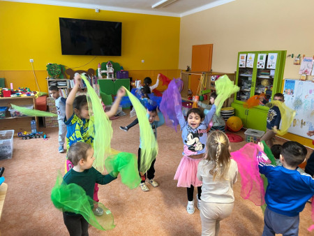 Hrajeme na hudební nástroje